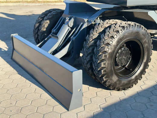 Колесный экскаватор XINYUAN C140W с лифт-кабиной