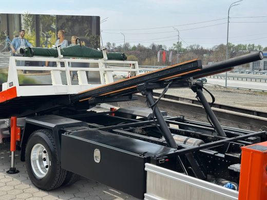 Эвакуаторная платформа 4.5 т с КМУ 3.2 т на шасси Isuzu Elf