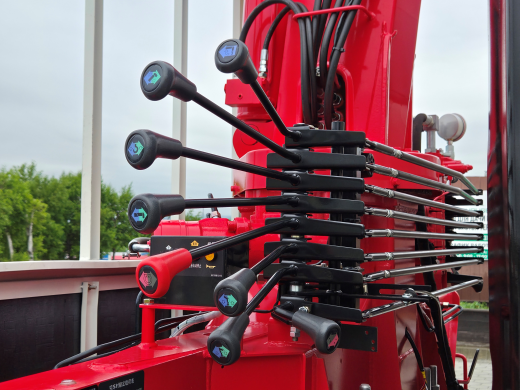 ISUZU ELF бортовой с КМУ UNIC