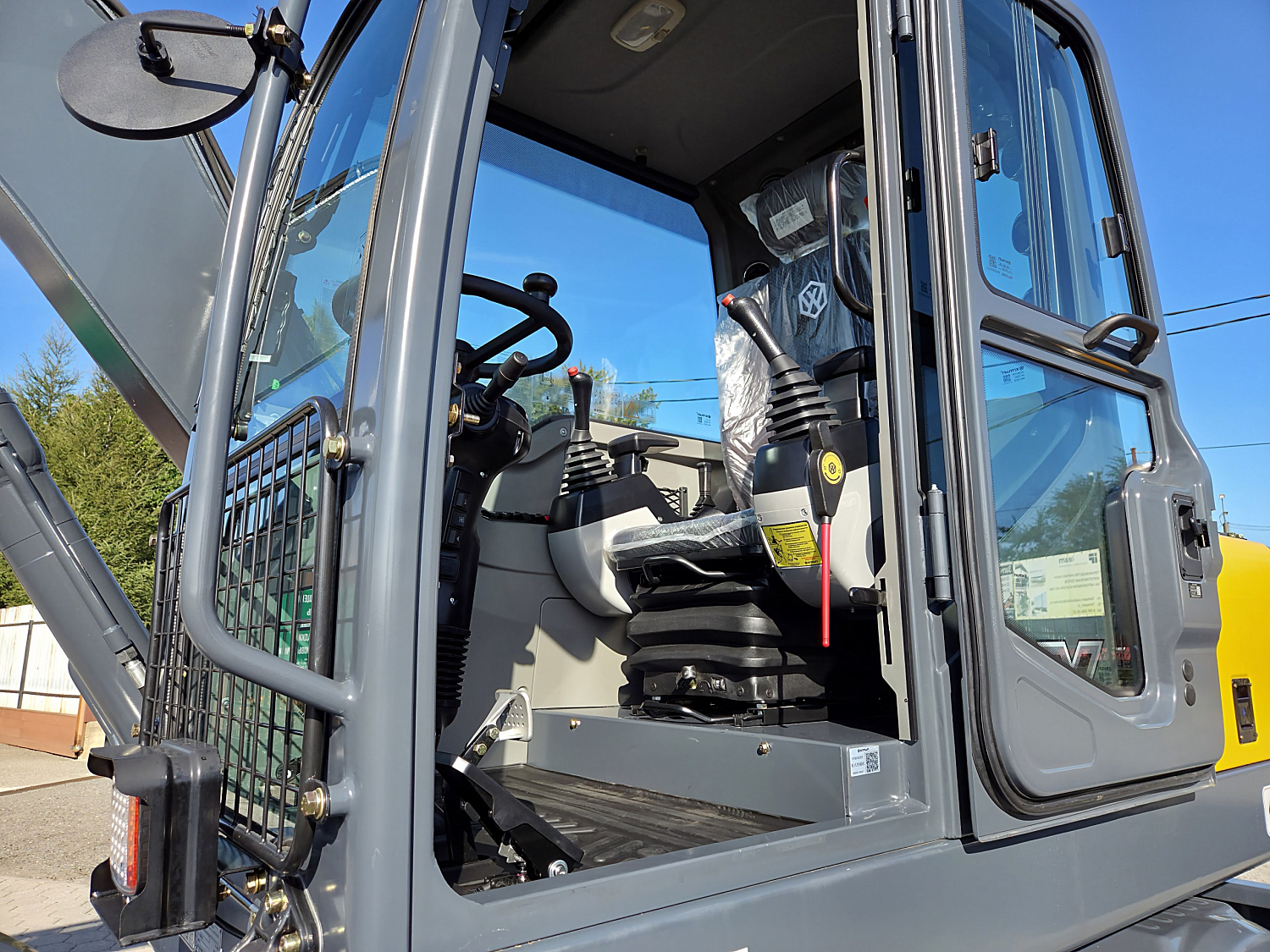 Колесный экскаватор XINYUAN B65 ECO