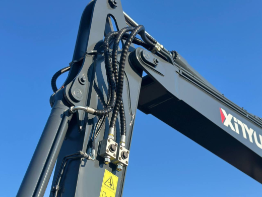 Колесный экскаватор XINYUAN C140W с лифт-кабиной