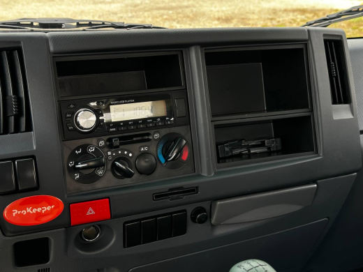 Эвакуаторная платформа 4.5 т с КМУ 3.2 т на шасси Isuzu Elf