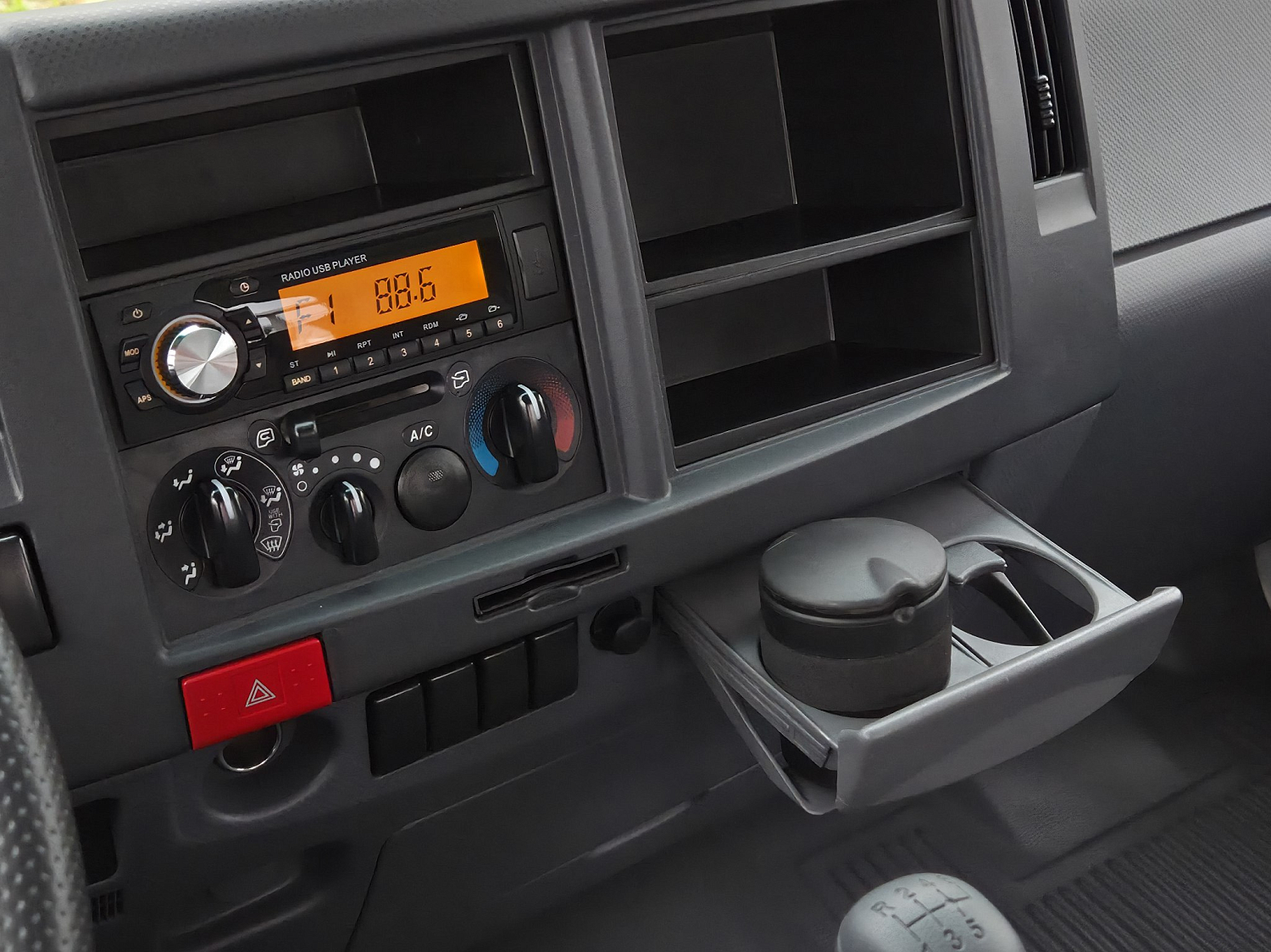 ISUZU ELF бортовой с КМУ UNIC