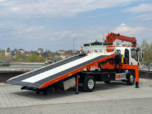 Эвакуаторная платформа 4.5 т с КМУ 3.2 т на шасси Isuzu Elf