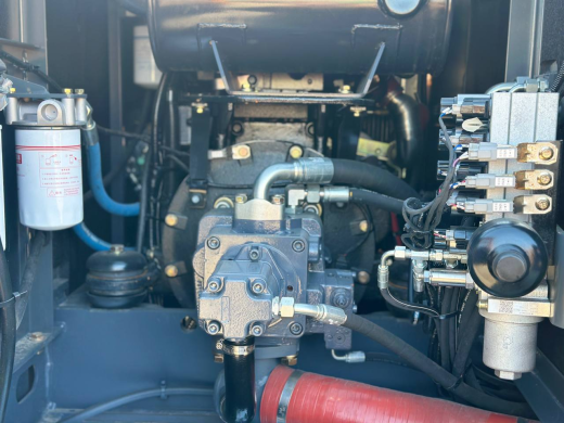 Колесный экскаватор XINYUAN C140W с лифт-кабиной