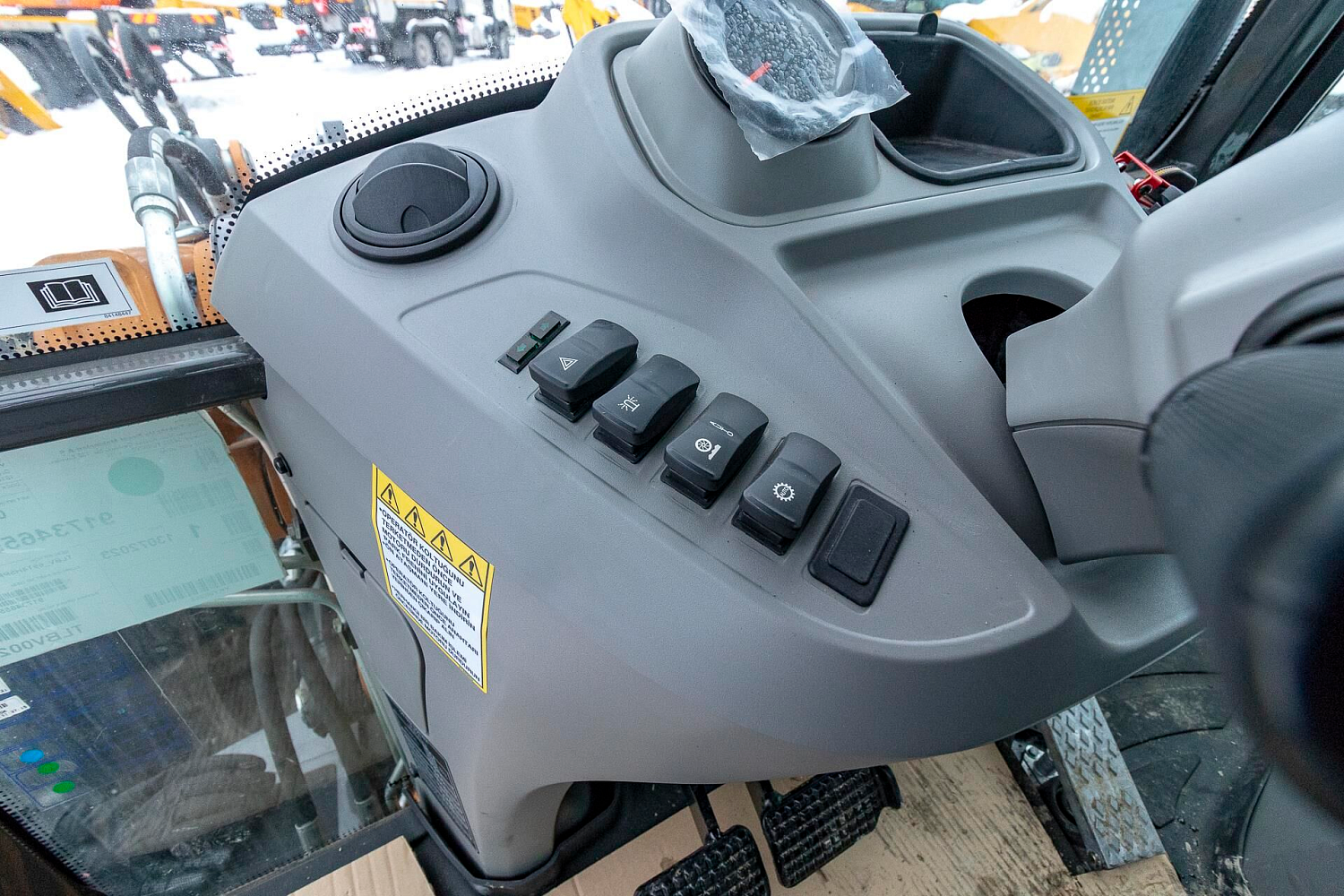 Экскаватор-погрузчик CASE 695SV Comfort (Tier 5 с отключенной системой SCR, Турция)