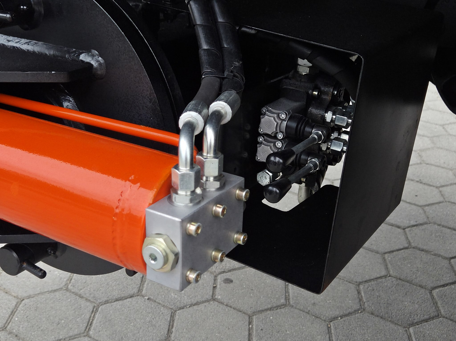 ISUZU ELF бортовой с КМУ UNIC