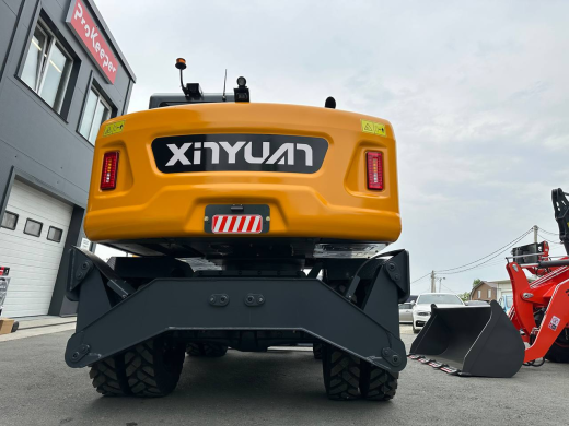 Колесный экскаватор XINYUAN C135W