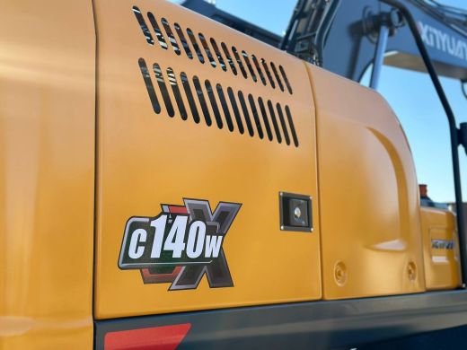 Колесный экскаватор XINYUAN C140W с лифт-кабиной