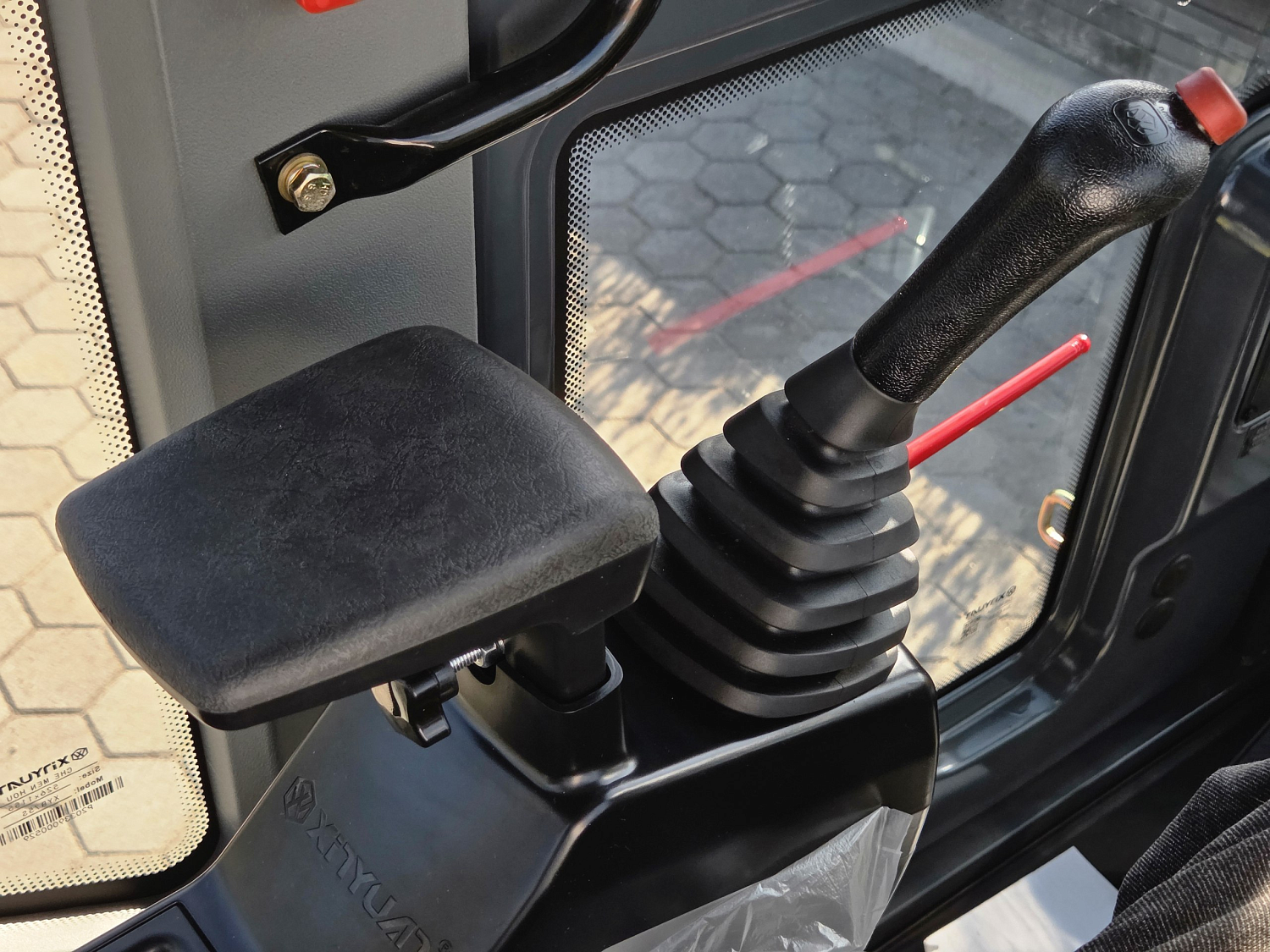 Колесный экскаватор XINYUAN B65 ECO