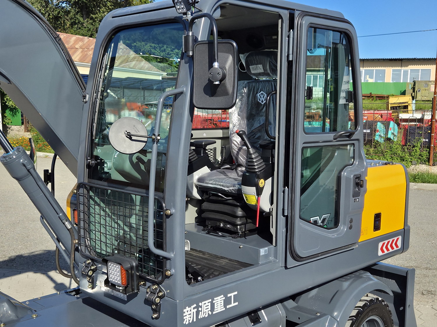 Колесный экскаватор XINYUAN B65 ECO