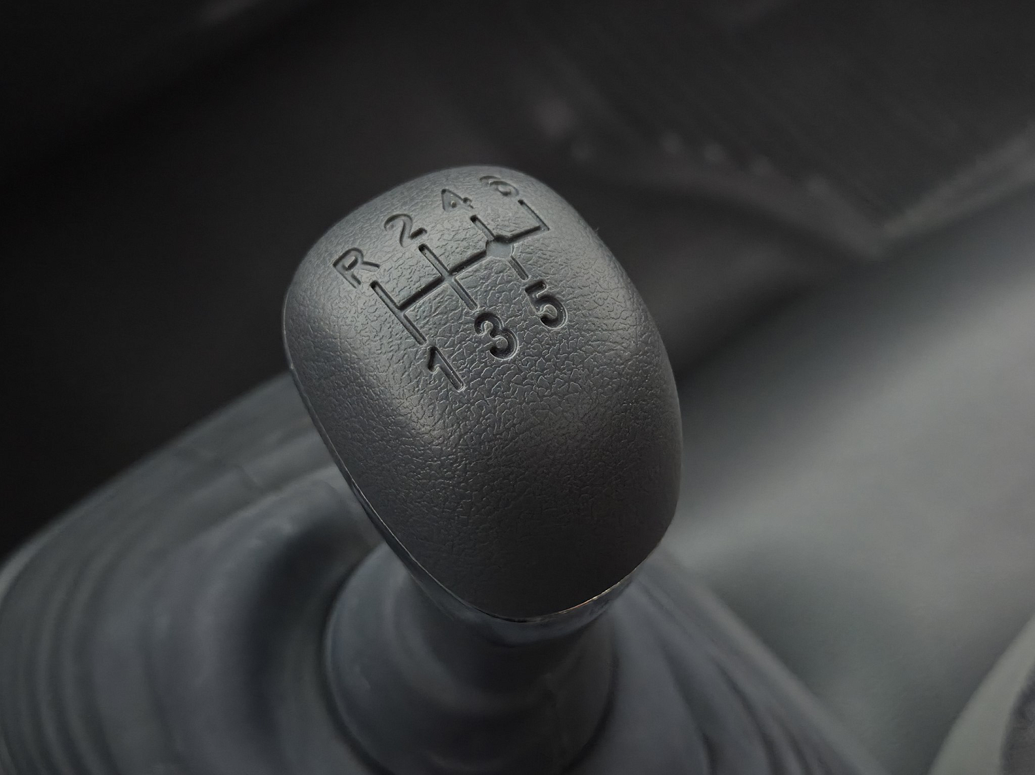 ISUZU ELF бортовой с КМУ UNIC