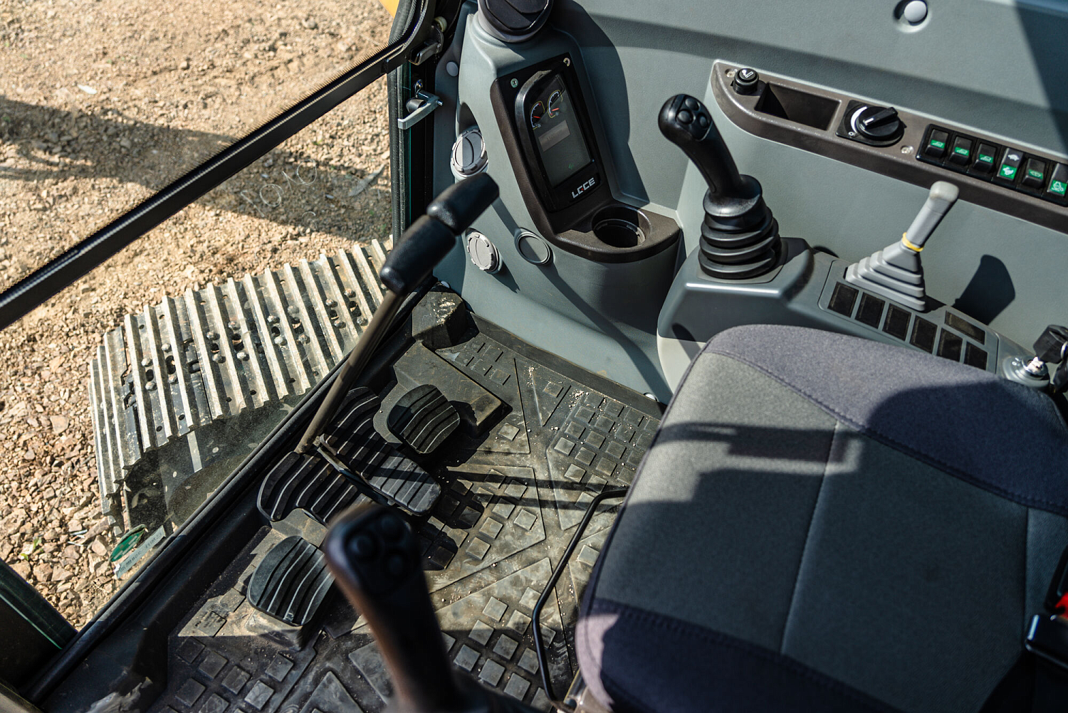 Экскаватор гусеничный LGCE E690F