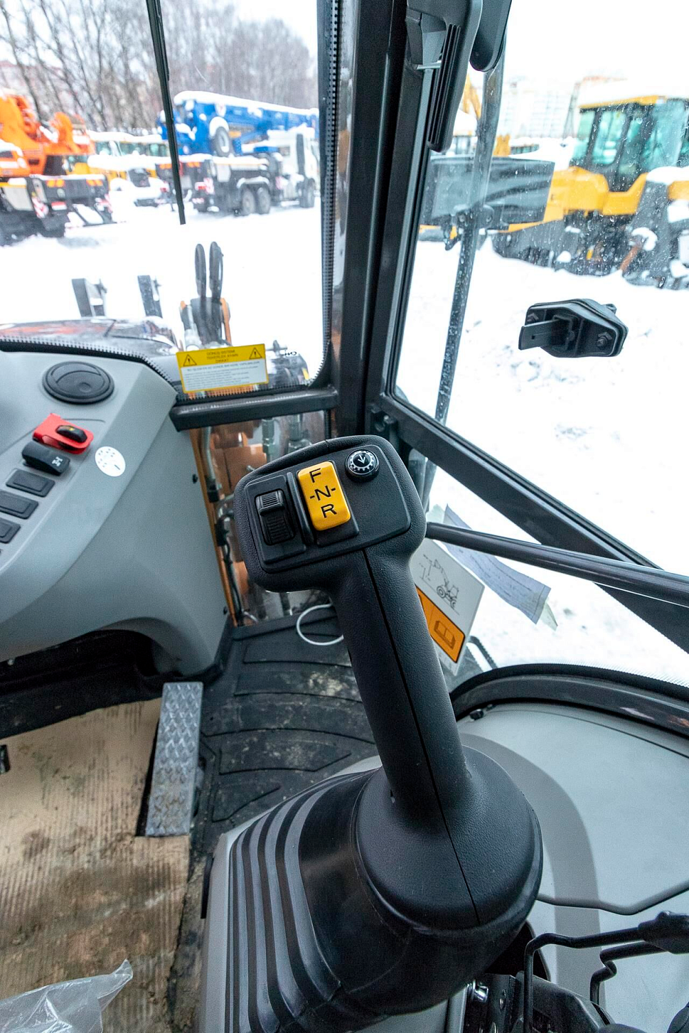 Экскаватор-погрузчик CASE 695SV Comfort (Tier 5 с отключенной системой SCR, Турция)