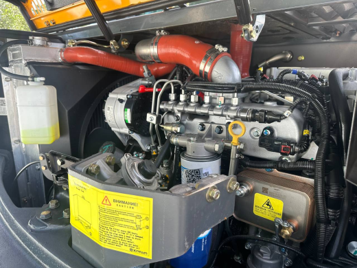 Колесный экскаватор XINYUAN C100 Professional