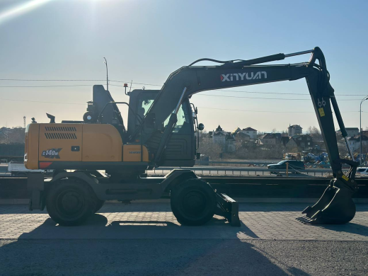 Колесный экскаватор XINYUAN C140W с лифт-кабиной