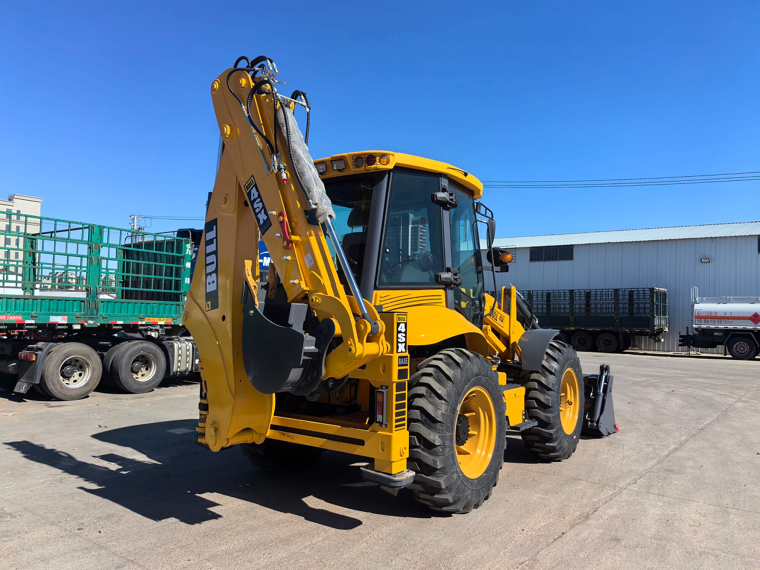 Экскаватор-погрузчик BULL 4SX-BASE