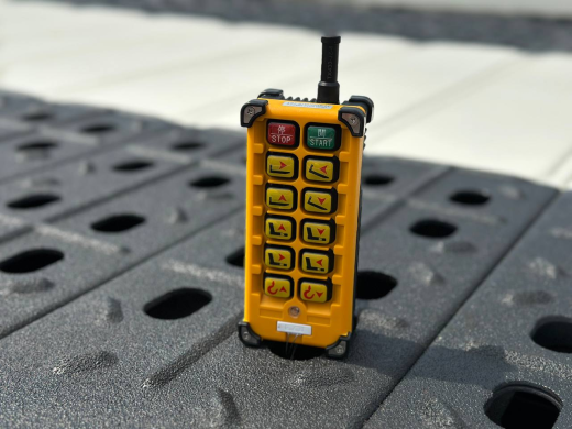 Эвакуаторная платформа 4.5 т с КМУ 3.2 т на шасси Isuzu Elf