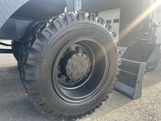 Колесный экскаватор XINYUAN C100 Professional