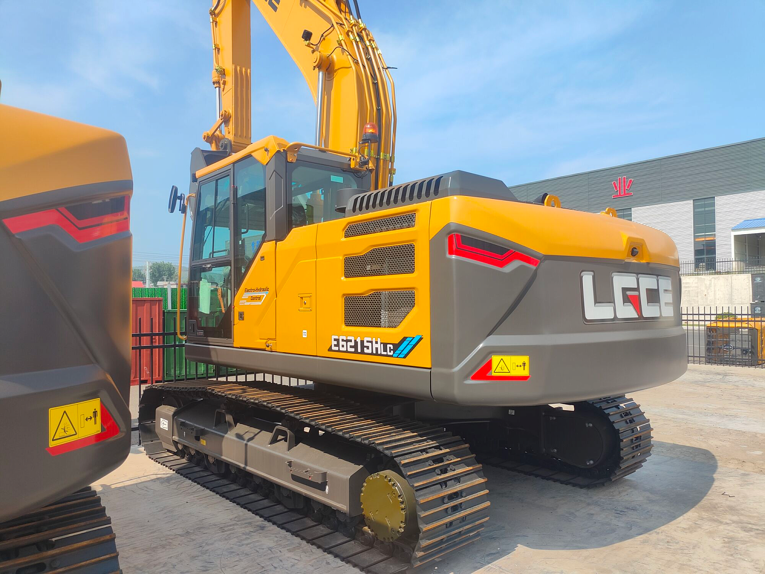 Экскаватор гусеничный LGCE E6215HLC (Однопоточная гидролиния)