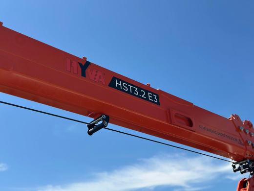 ISUZU ELF бортовой с КМУ HYVA