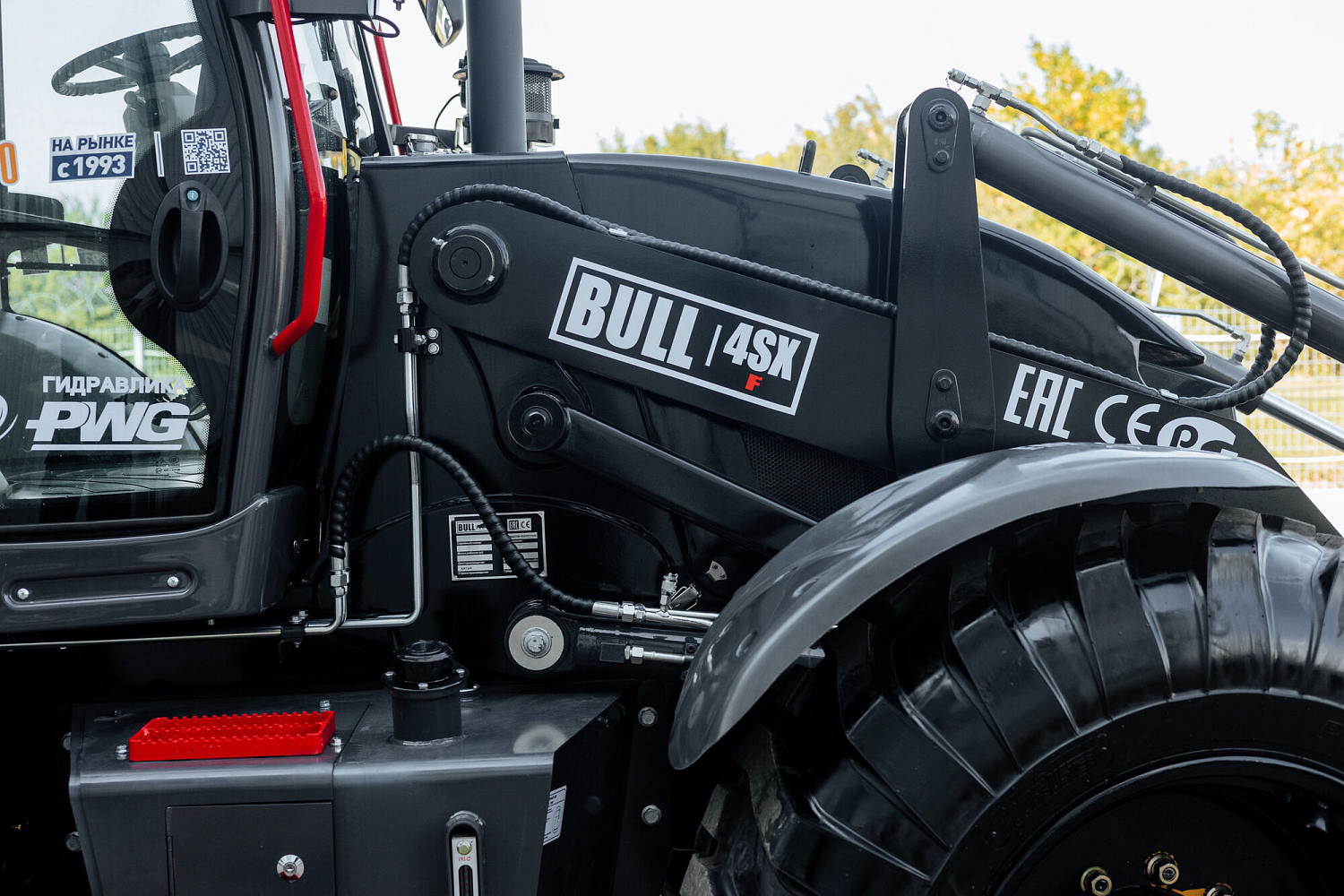 Экскаватор-погрузчик BULL 4SX-F