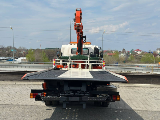 Эвакуаторная платформа 4.5 т с КМУ 3.2 т на шасси Isuzu Elf