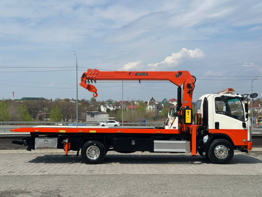 Эвакуаторная платформа 4.5 т с КМУ 3.2 т на шасси Isuzu Elf