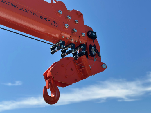 ISUZU ELF бортовой с КМУ HYVA