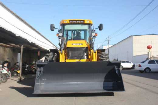 Экскаватор-погрузчик BULL 4SX