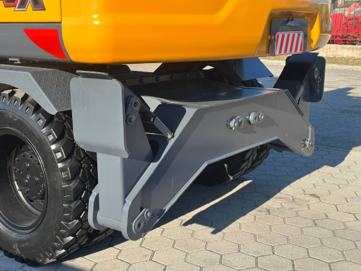 Колесный экскаватор XINYUAN C140W с лифт-кабиной