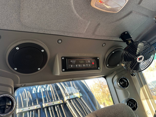 Колесный экскаватор XINYUAN C140W с лифт-кабиной