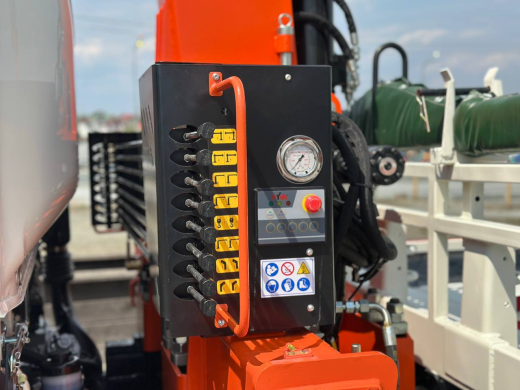 Эвакуаторная платформа 4.5 т с КМУ 3.2 т на шасси Isuzu Elf