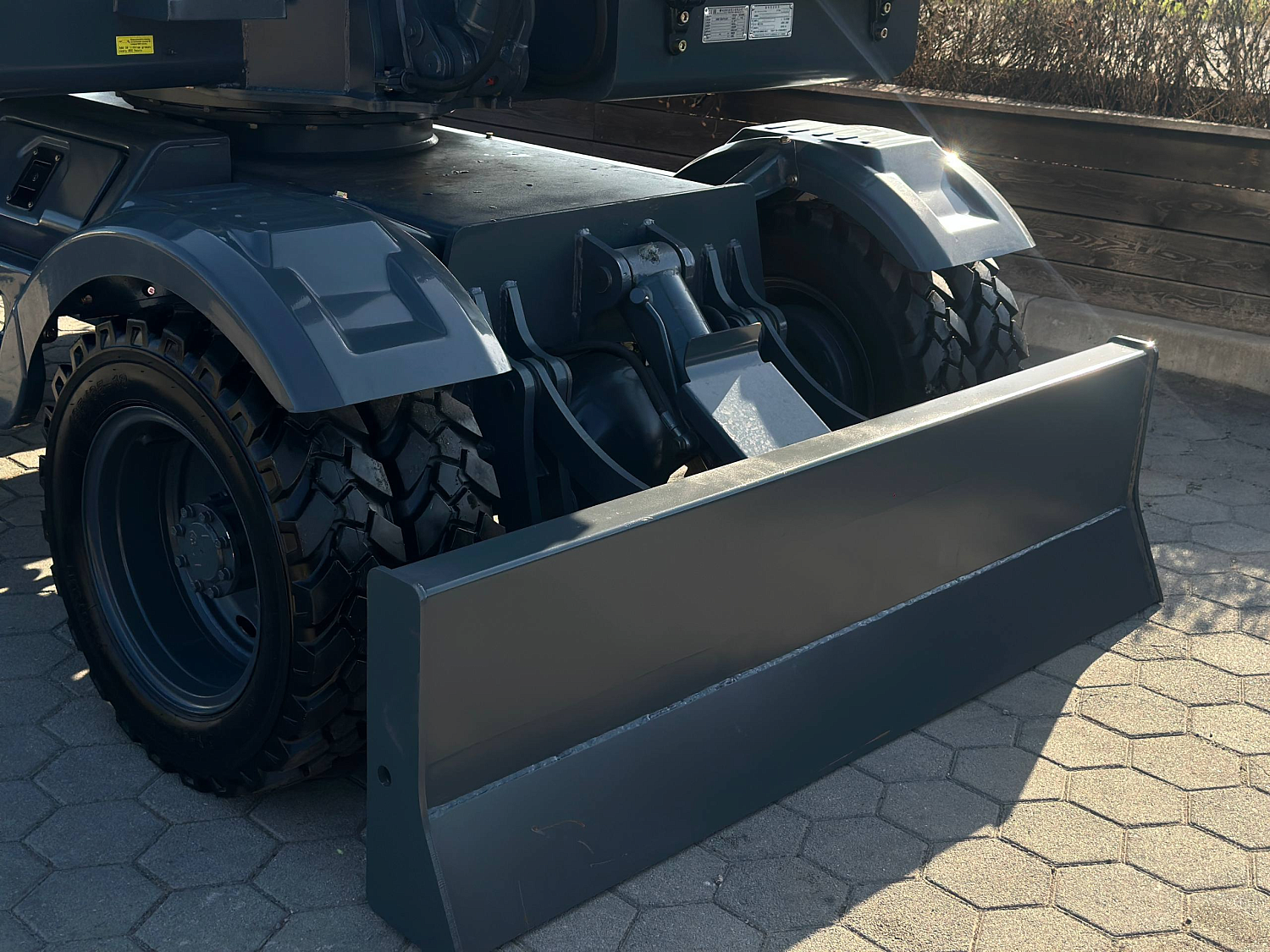 Колесный экскаватор XINYUAN B65 ECO