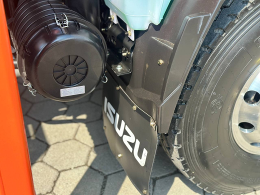 Эвакуаторная платформа 4.5 т с КМУ 3.2 т на шасси Isuzu Elf