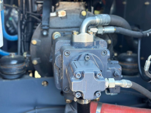 Колесный экскаватор XINYUAN C140W с лифт-кабиной