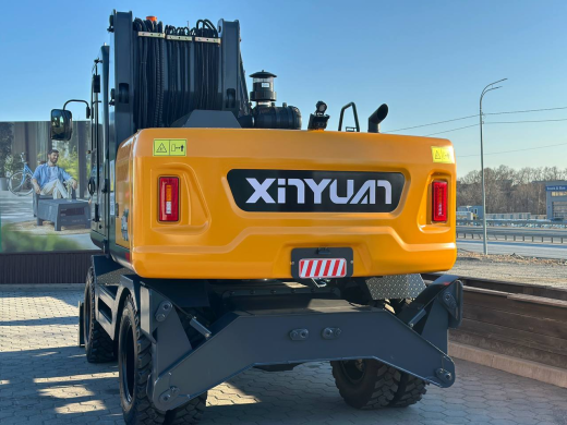 Колесный экскаватор XINYUAN C140W с лифт-кабиной