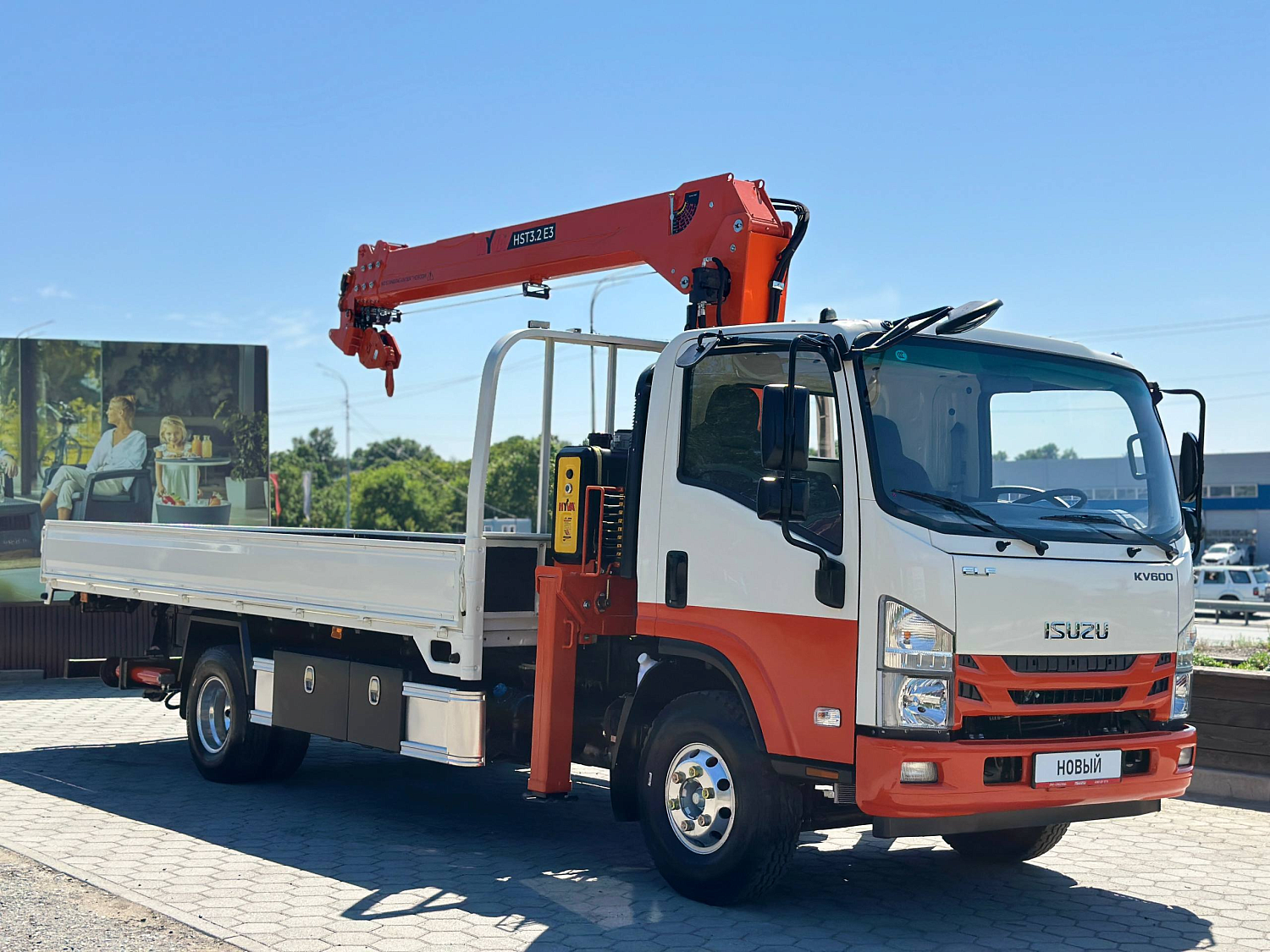 ISUZU ELF бортовой с КМУ HYVA