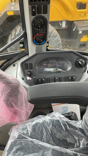 Экскаватор-погрузчик CASE 695SV Performance (Tier 3, рычаги сзади, без вил, Италия)