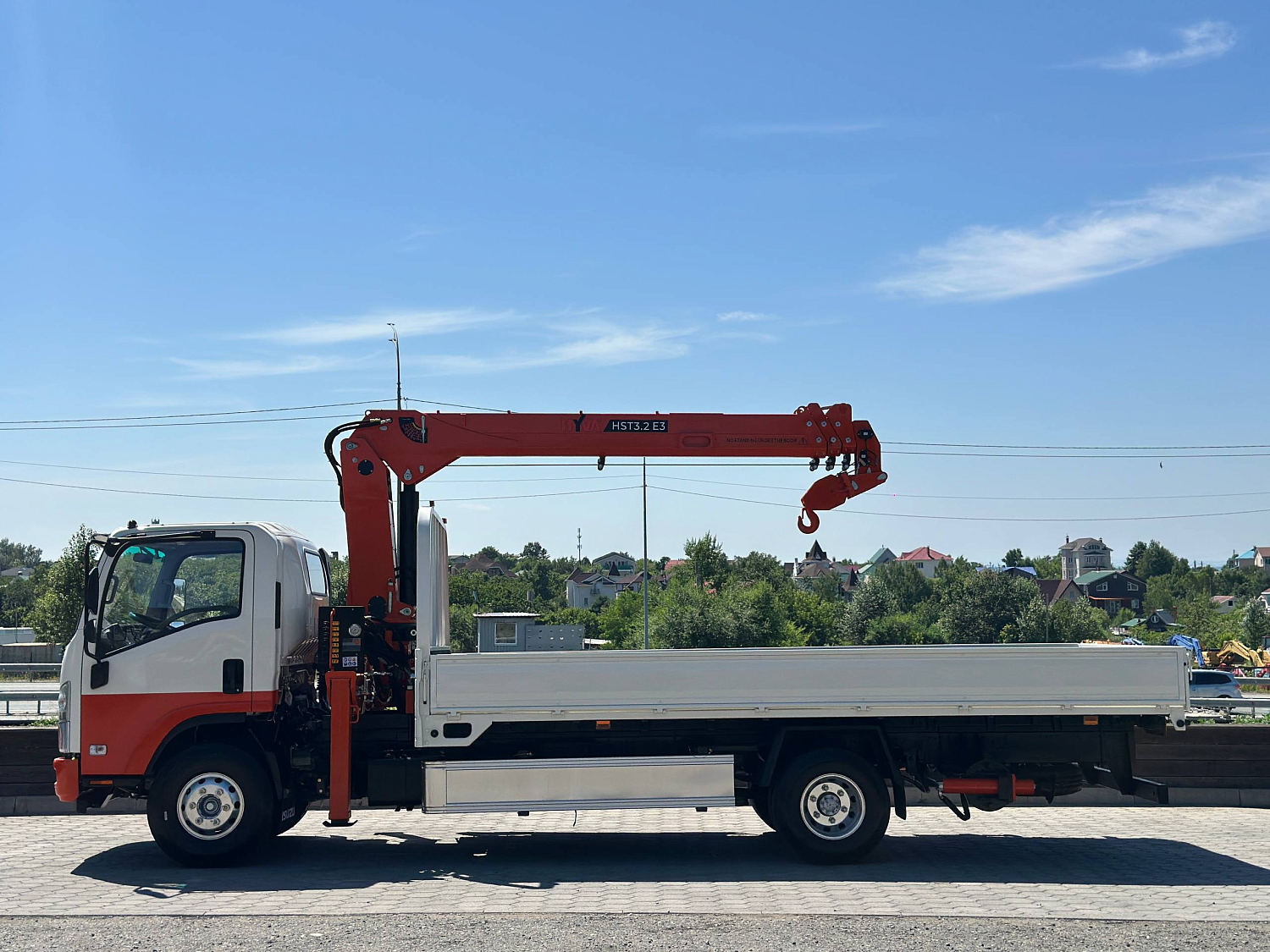 ISUZU ELF бортовой с КМУ HYVA