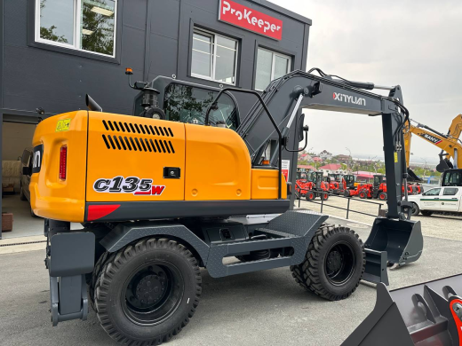 Колесный экскаватор XINYUAN C135W