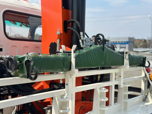 Эвакуаторная платформа 4.5 т с КМУ 3.2 т на шасси Isuzu Elf