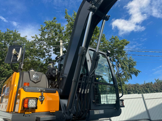 Колесный экскаватор XINYUAN C100 Professional