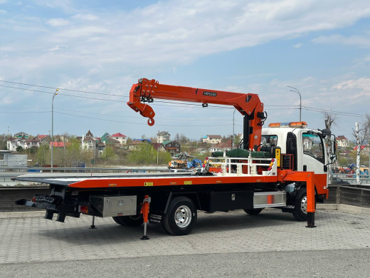 Эвакуаторная платформа 4.5 т с КМУ 3.2 т на шасси Isuzu Elf