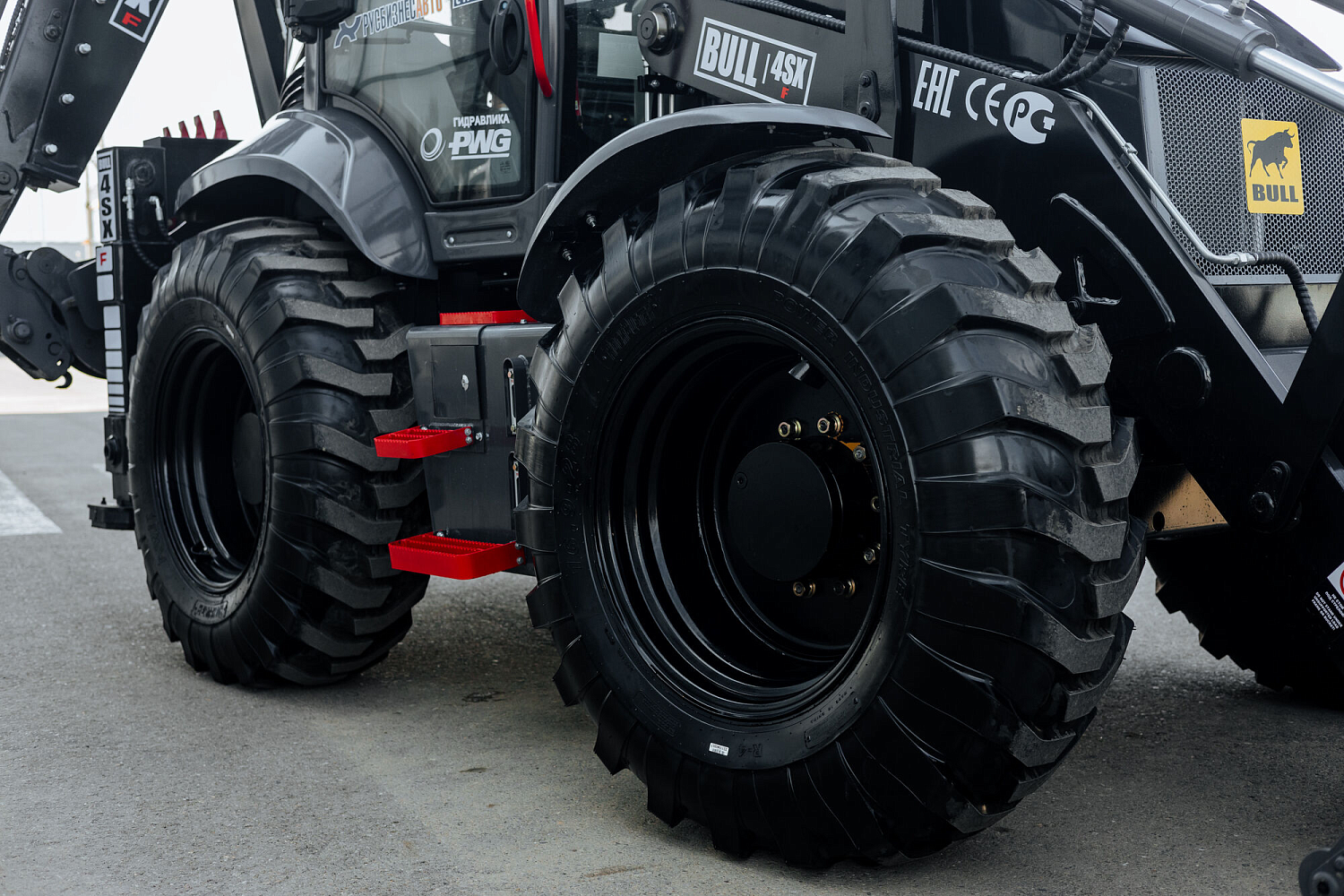 Экскаватор-погрузчик BULL 4SX-F