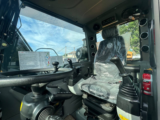 Колесный экскаватор XINYUAN C100 Professional