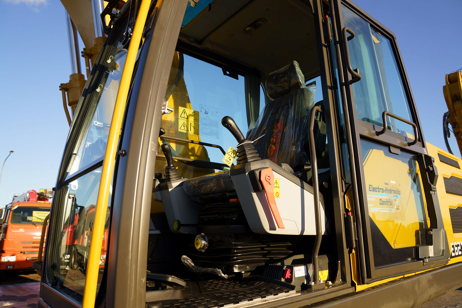 Экскаватор гусеничный LGCE E6215HLC (Однопоточная гидролиния)