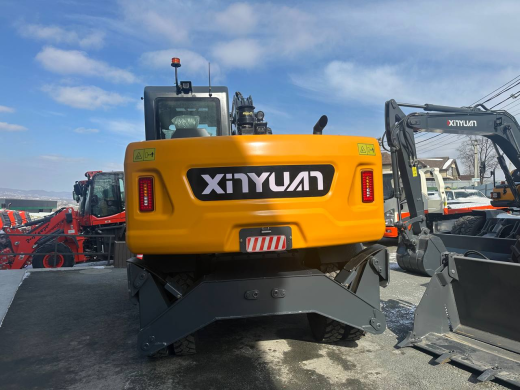 Колесный экскаватор XINYUAN C140W