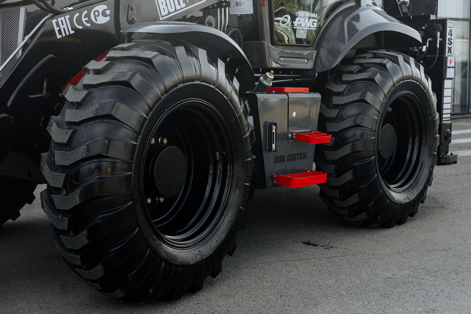 Экскаватор-погрузчик BULL 4SX-F