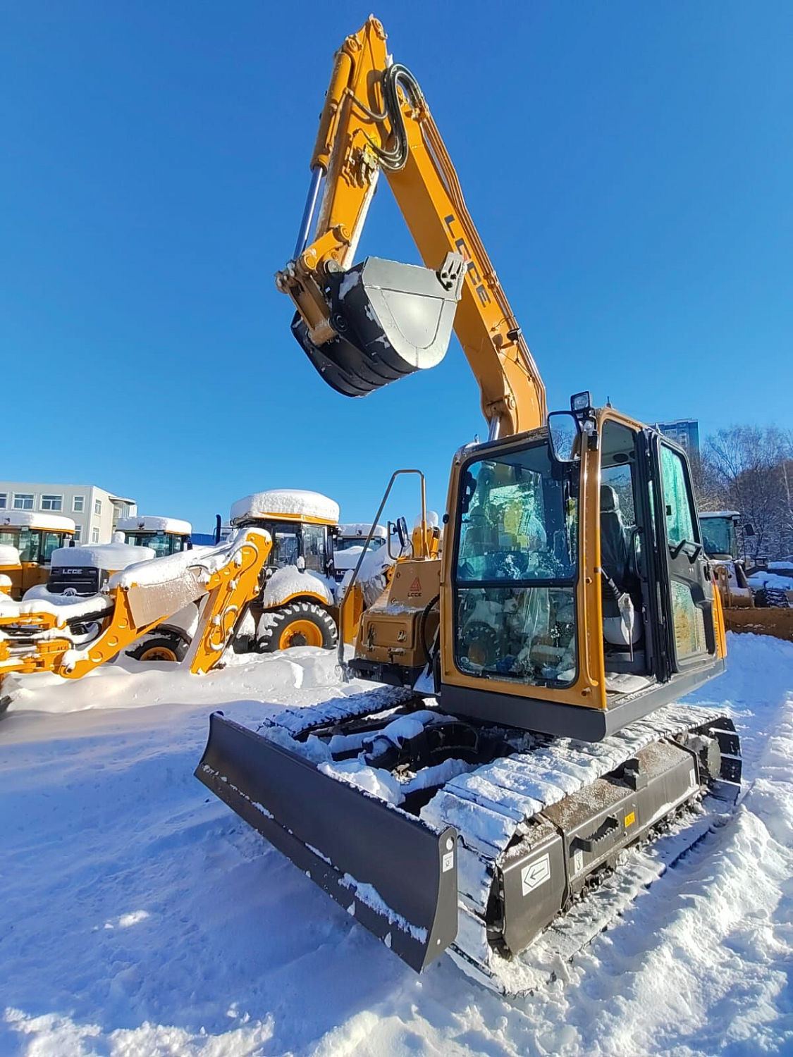 Экскаватор гусеничный LGCE E690F